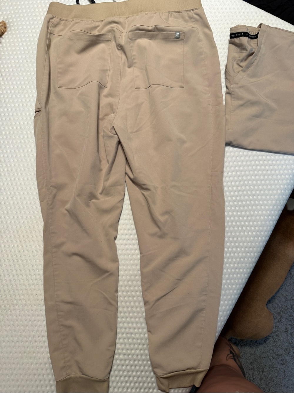 Fabletics Tan Scrub Set - Picture 4 of 4